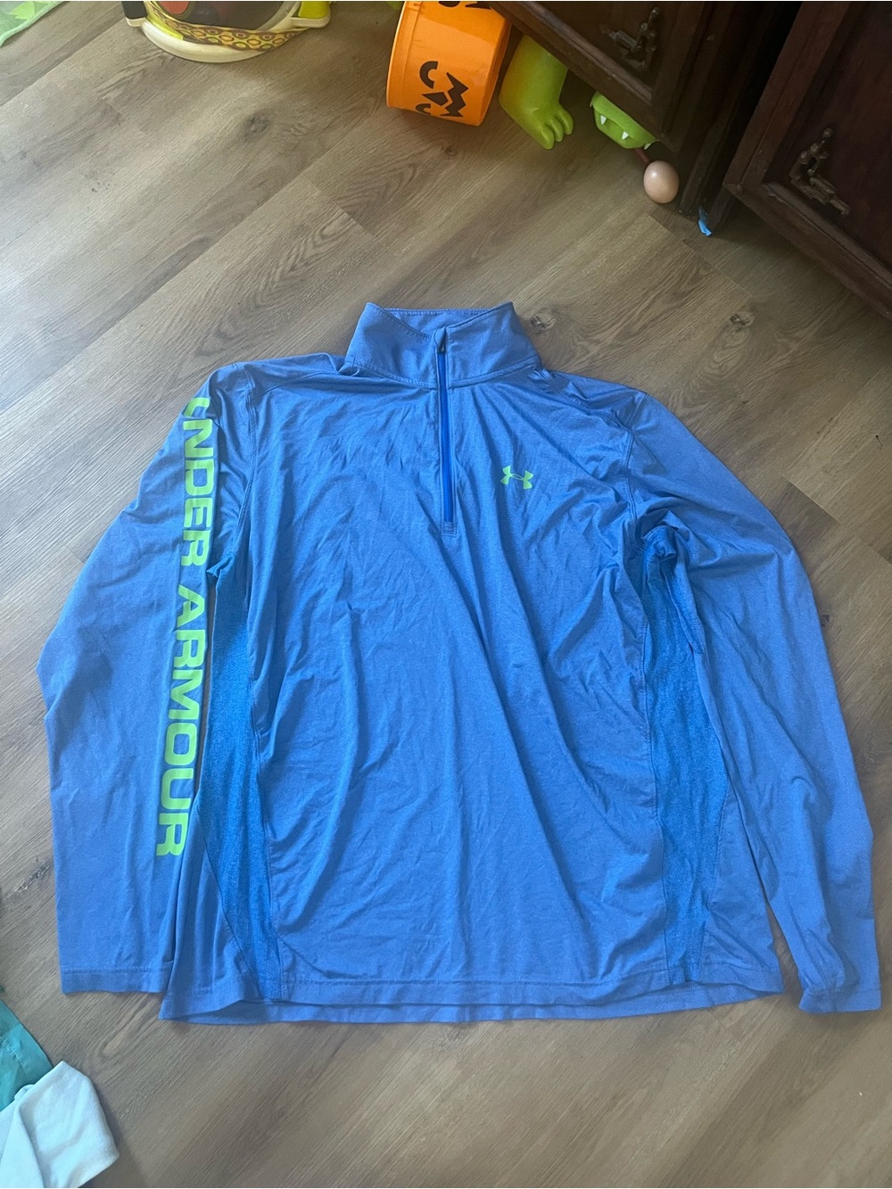 Under Armour Men’s Blue Long-Sleeve 1/4 Zip Rash Guard with Neon Logo
